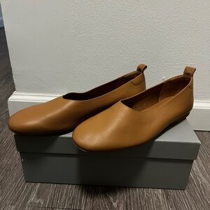 Everlane Tan Leather Flats Modern Minimalist Design